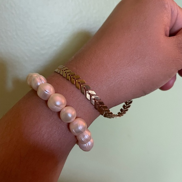 Elegant Gold and Pearl Bracelet Set - Picture 3 of 6
